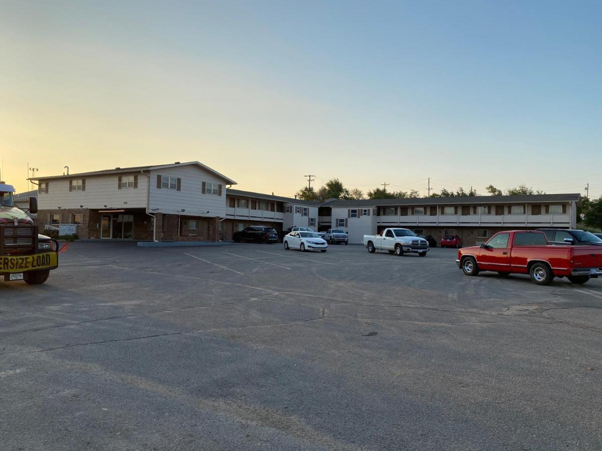 Regency Inn Dodge City Exterior foto
